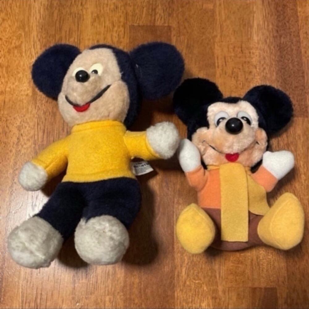 Vintage Knickenbocker Disney Mickey Mouse Plush 1. 8” Disney Christmas Carol Mi